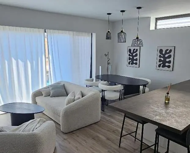 Golf en Sant Cugat - Elegante Apartamento para 3 con WiFI y AC a 20 min de Barcelona