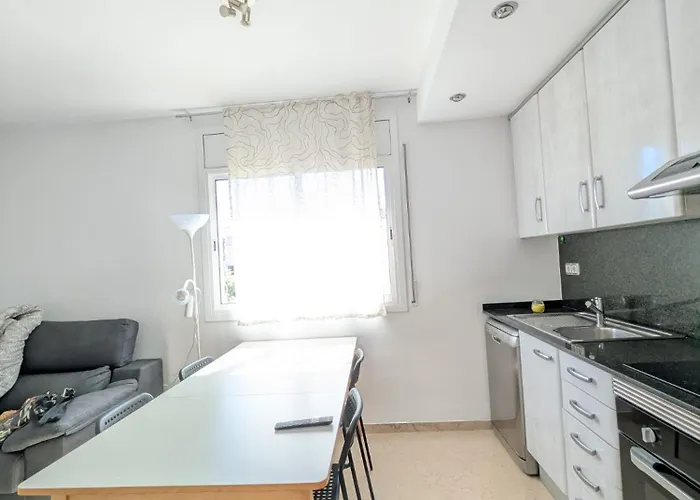 Beachside Apartment With Private Parking & Nature Views