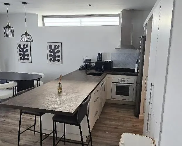 Golf en Sant Cugat - Elegante Apartamento para 3 con WiFI y AC a 20 min de Barcelona