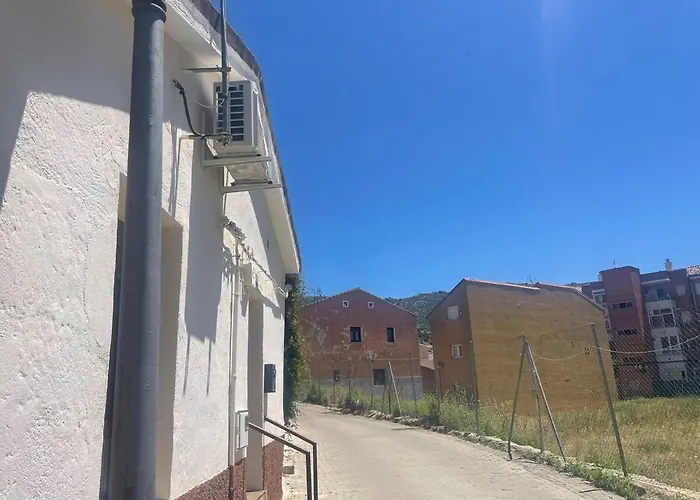 Robledo de Chavela, apartamento con cama doble y sofá cama doble en el centro de Robledo de Chavela