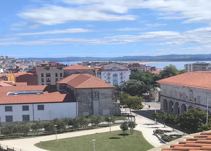 Habitaciones en El Atico de Tona mirando a la Bahia de Santander