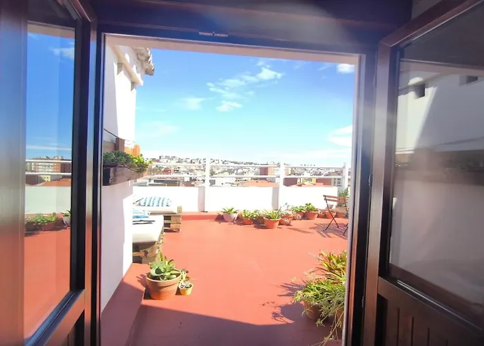 Habitaciones en El Atico de Tona mirando a la Bahia de Santander