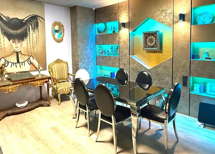 Hostel Pepper-Gold -Pedestrian Strett-3 Minutes From Marine -Very Spacious Room -Bed Rooms 8 Guest 55 M2 And 8 Guest 65 M2