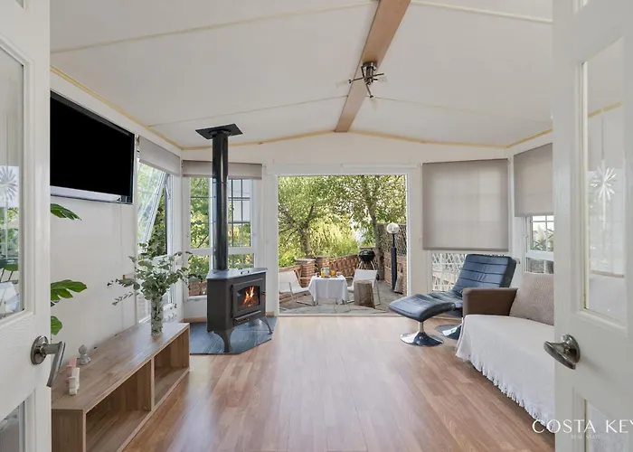 Mountain & Pool Retreat - Camping Pitres