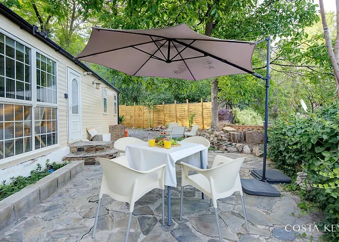 Mountain & Pool Retreat - Camping Pitres