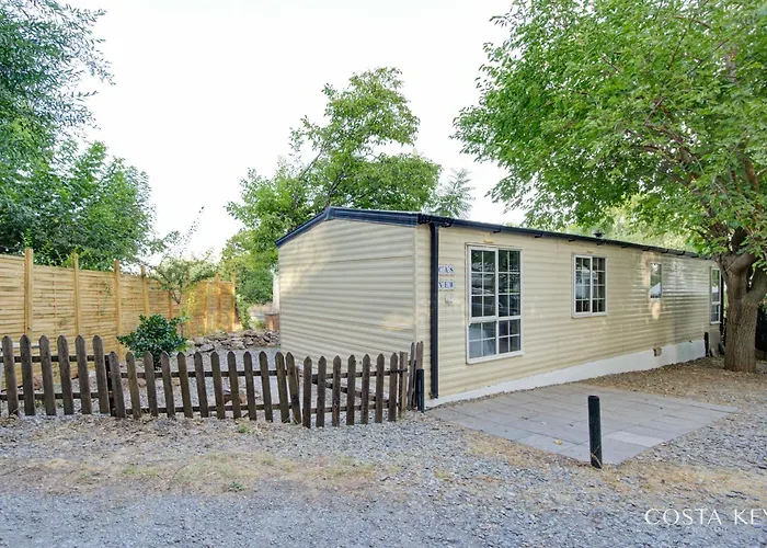 Mountain & Pool Retreat - Camping Pitres