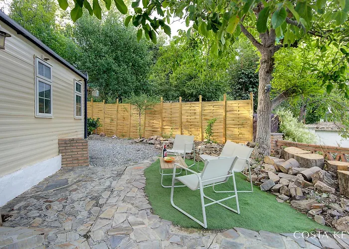 Mountain & Pool Retreat - Camping Pitres
