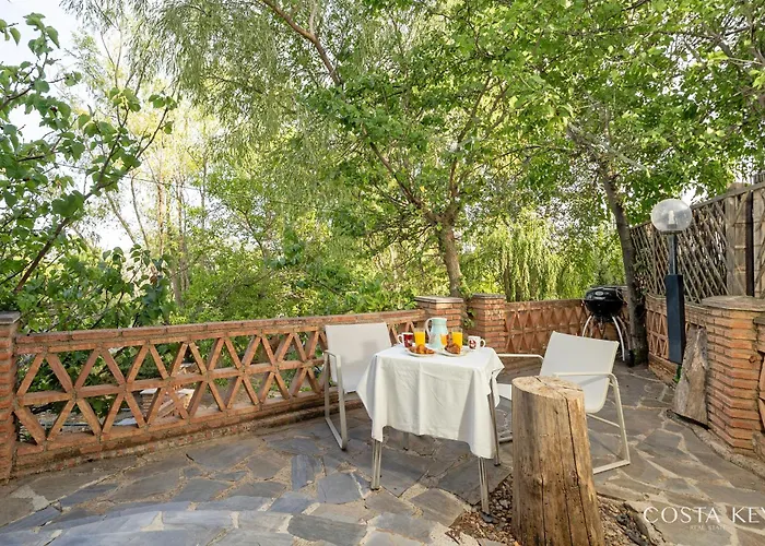 Mountain & Pool Retreat - Camping Pitres