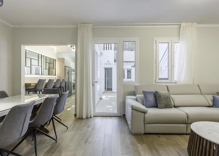 Sitges Centre Mediterranean House- 5 Bedroom, 4 Bathroom, Terrace Courtyard, Private Rooptop Pool