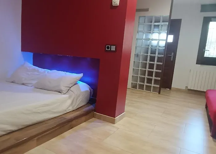 apartamento aislado jardín y piscina