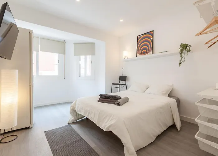 Barca Stadium - Modern 4 Bedroom Apartment