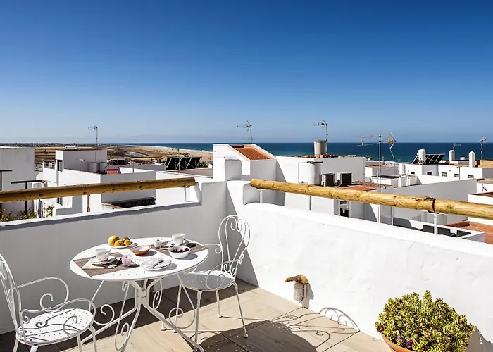 Habitaciones y Apartamentos en el centro La Jábega by Conil Home