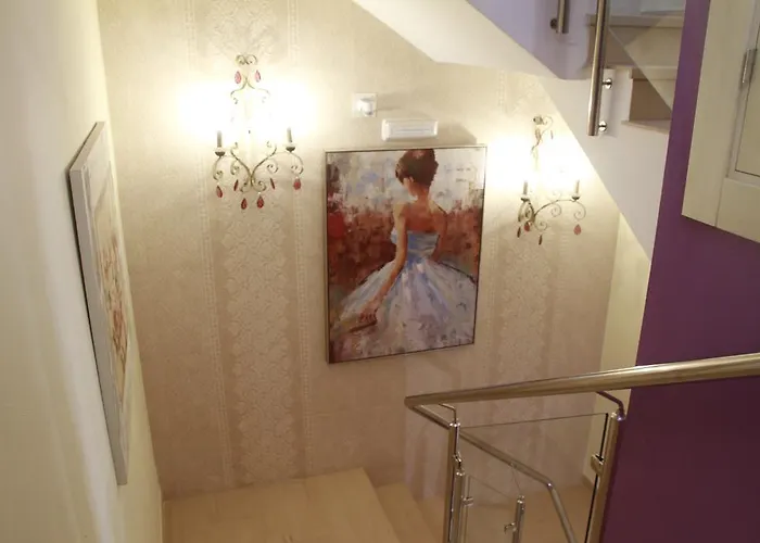 Hostal Flor De Lis- Lojo