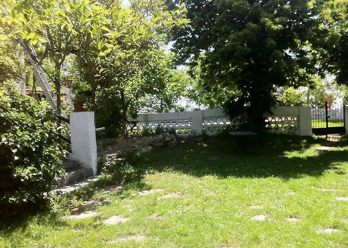 Camping El Balcon De Pitres