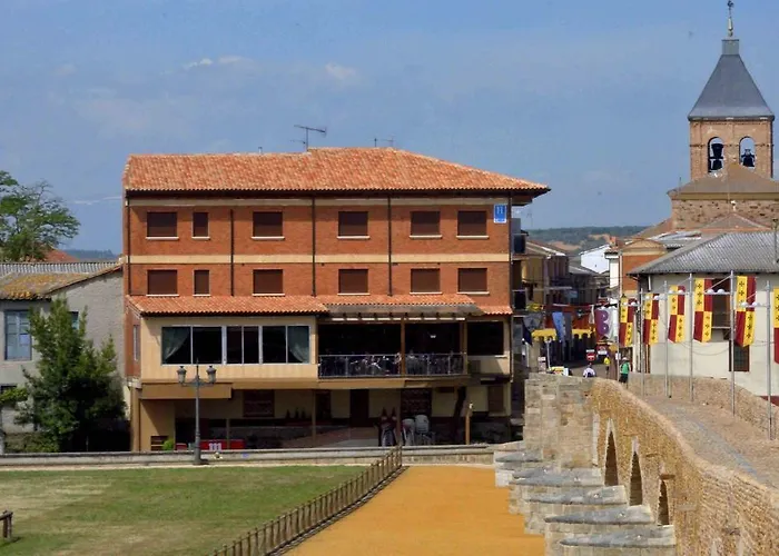 Hostal Don Suero De Quinones