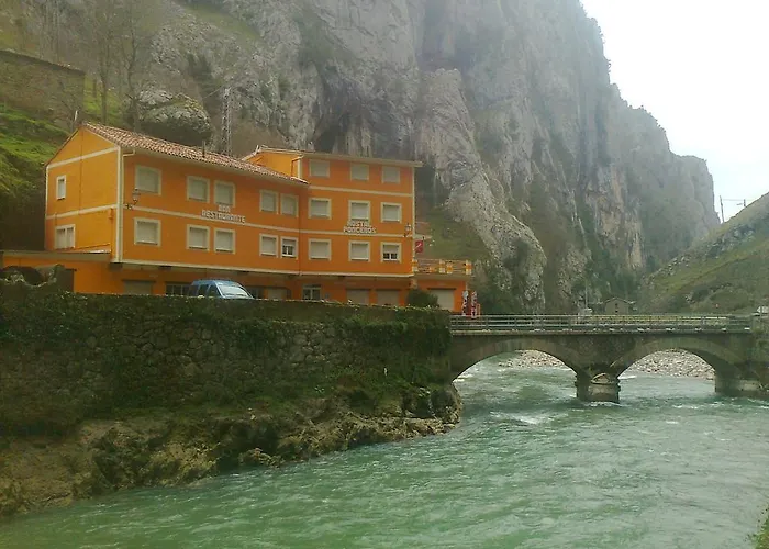 Hostal Poncebos