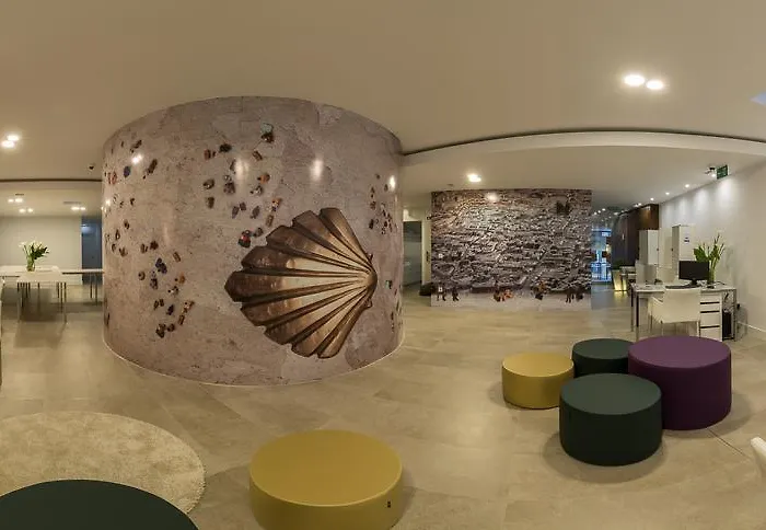 Globetrotter Hostel, By Albany