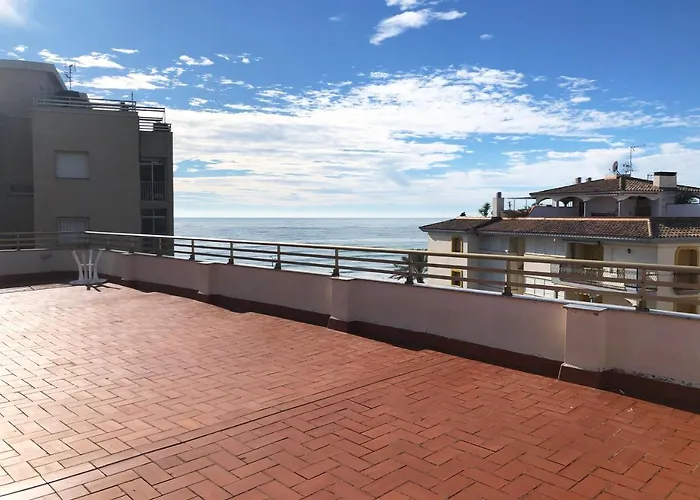 New Stunning Seaview Apartment With Lovely Balcony