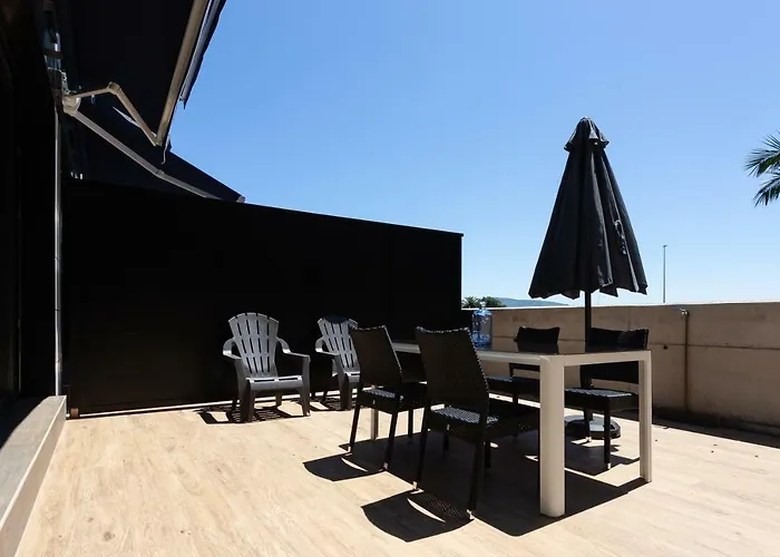 Apartamentos Playa De Los Barcos