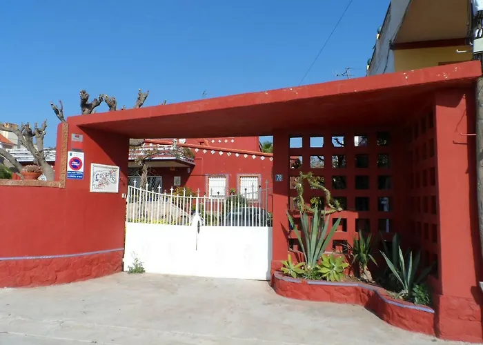 Casa con jardín frente Playa de Burriana
