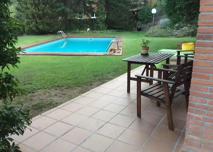 apartamento aislado jardín y piscina
