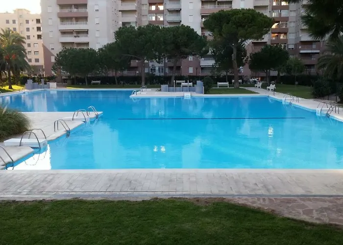 Apartamento Con Preciosas Vistas Al Mar,WIFI y piscina de temporada