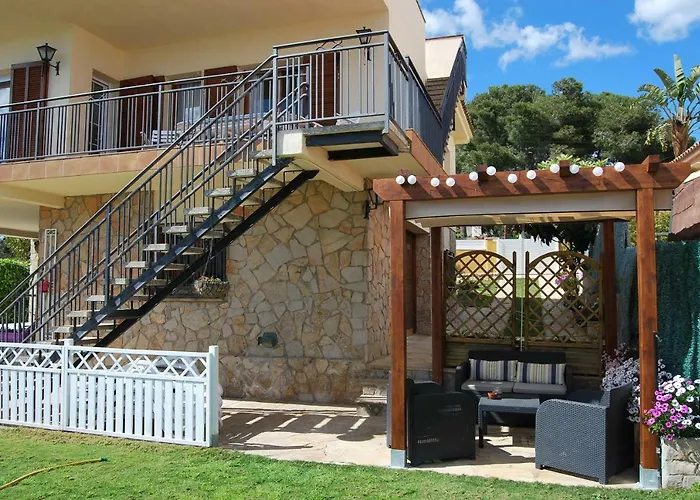 Sunny Holiday Home