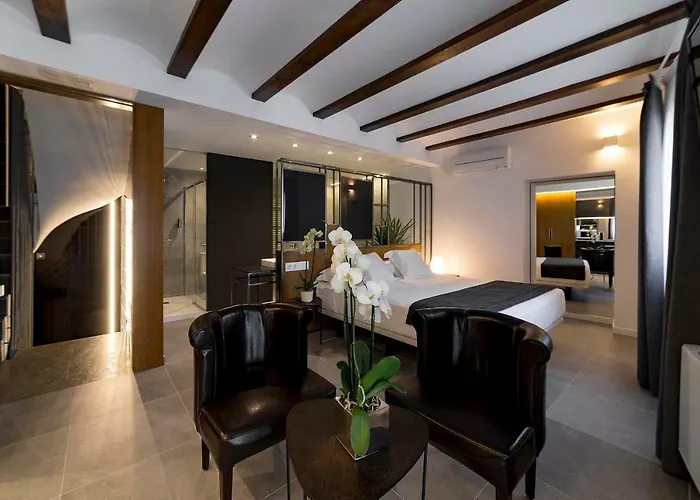 Vinatea Suites con jacuzzi privado en el centro de Morella