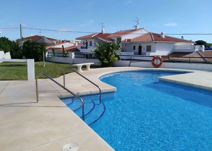 Vacaciones De Ensueno En El Faro De Mijas