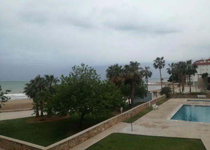 Primera Linea De Mar Con Piscina En Ebrehogar