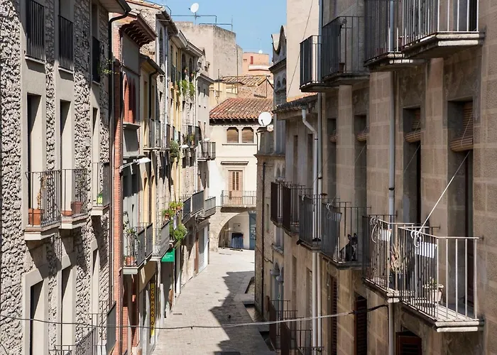 Lovely And Bright Apartment In The Heart Of Banyoles