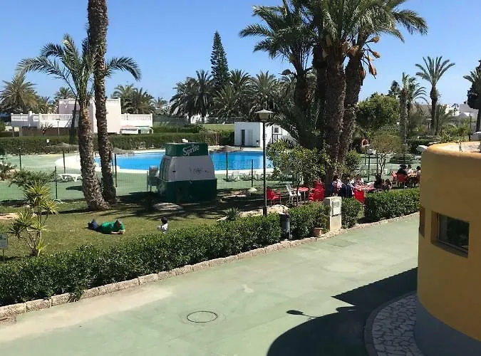 1 de 17 CASA CON JARDÍN PRIVADO A 200m DE LA PLAYA.