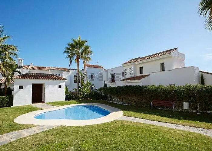 Luxury apartment set in Doña Julia Golf Course