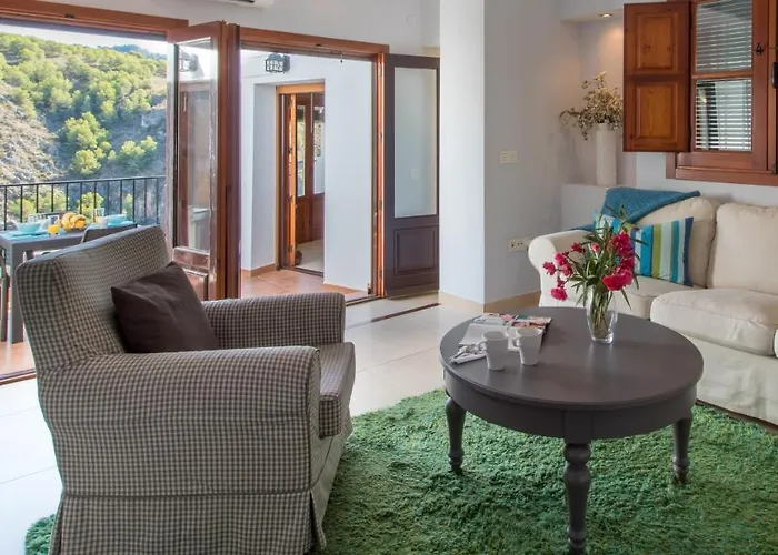 Quiet House In Village Center With Mountains Views