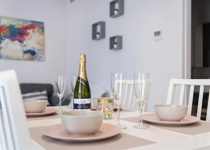Lovely And Bright Apartment In The Heart Of Banyoles